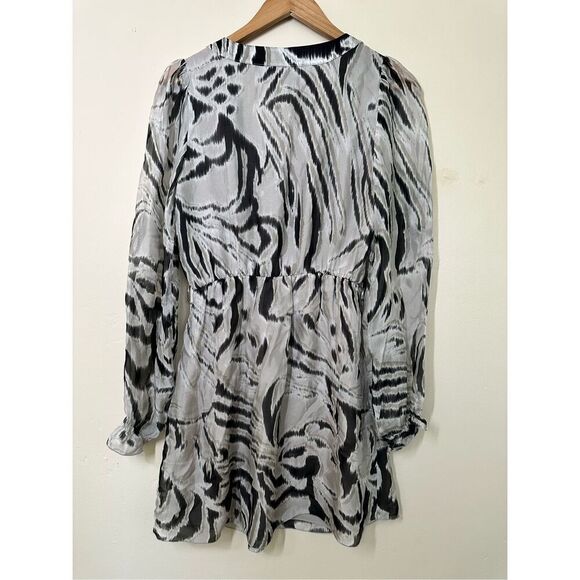 Guess Made in Italy Marcelle Black and Gray V Neck Chiffon Dress Size XS - Picture 5 of 5